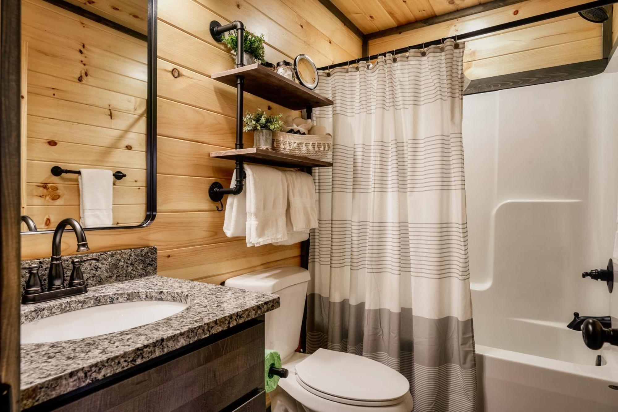 Mountainscape - Brand New Cabin W Views - Hottub - Firetable - Ps5 - Pooltable - 3 Pools Gatlinburg Extérieur photo