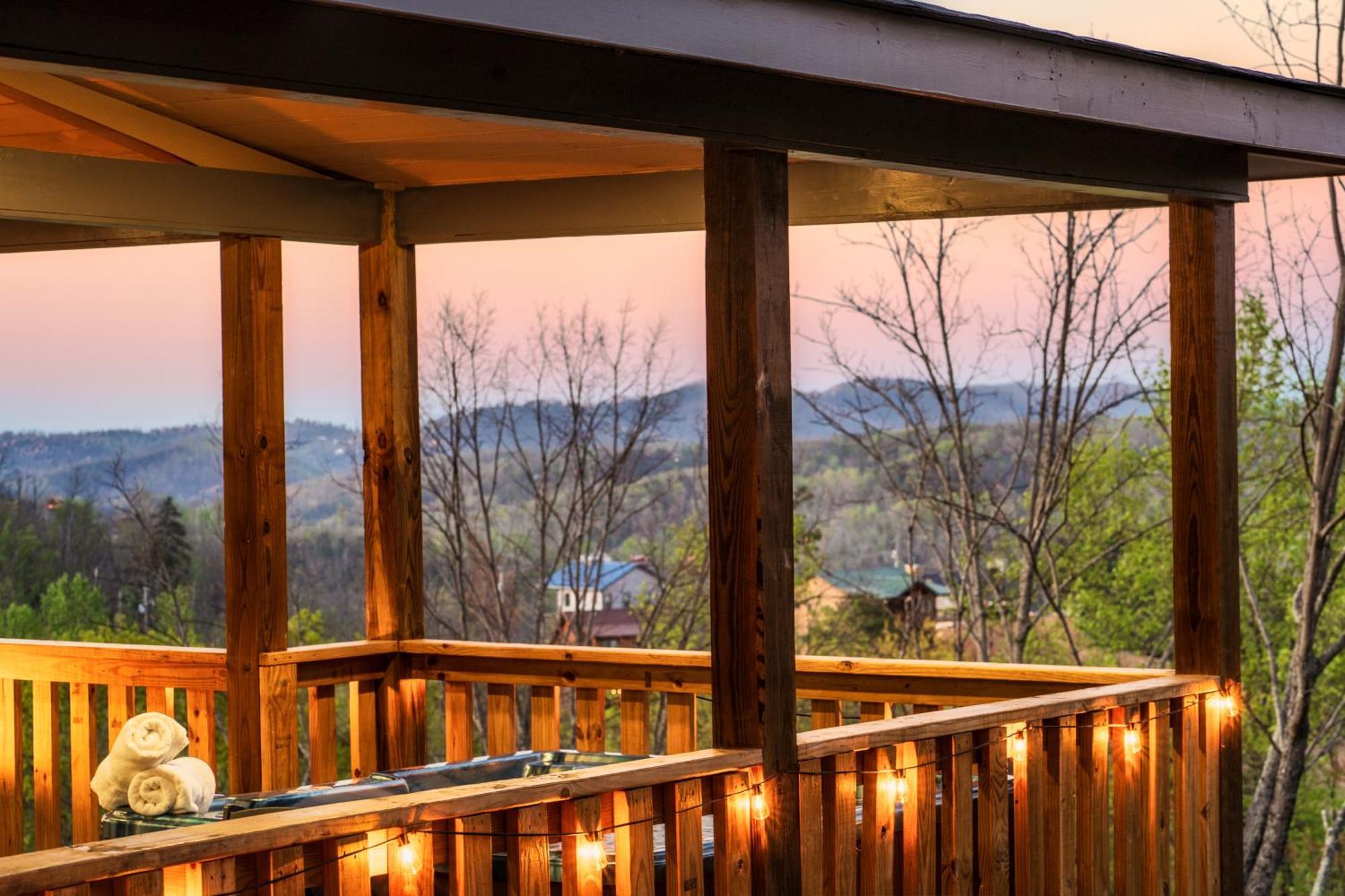 Mountainscape - Brand New Cabin W Views - Hottub - Firetable - Ps5 - Pooltable - 3 Pools Gatlinburg Extérieur photo