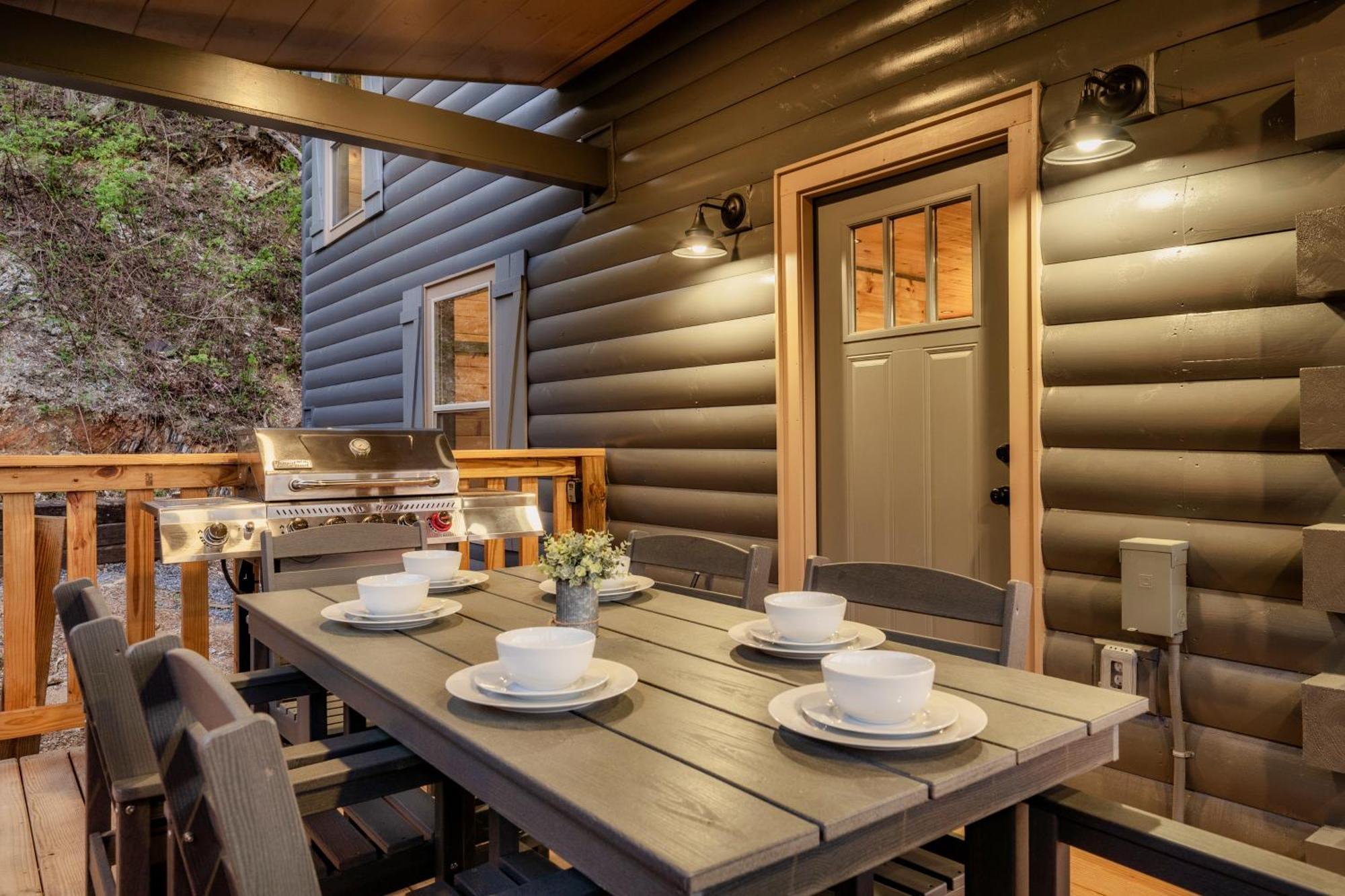 Mountainscape - Brand New Cabin W Views - Hottub - Firetable - Ps5 - Pooltable - 3 Pools Gatlinburg Extérieur photo