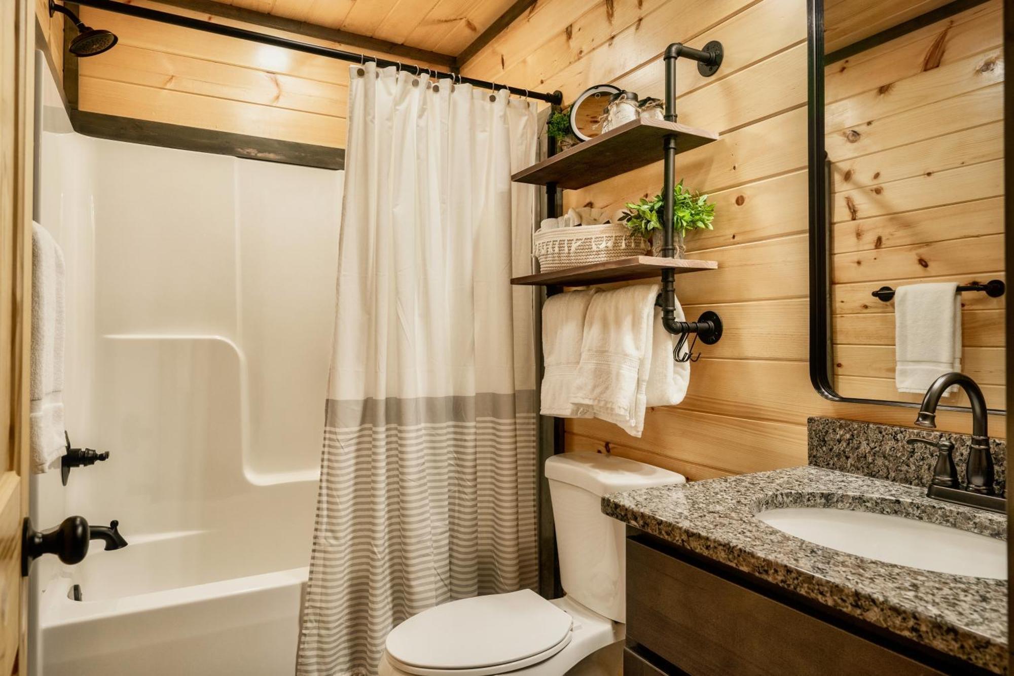 Mountainscape - Brand New Cabin W Views - Hottub - Firetable - Ps5 - Pooltable - 3 Pools Gatlinburg Extérieur photo